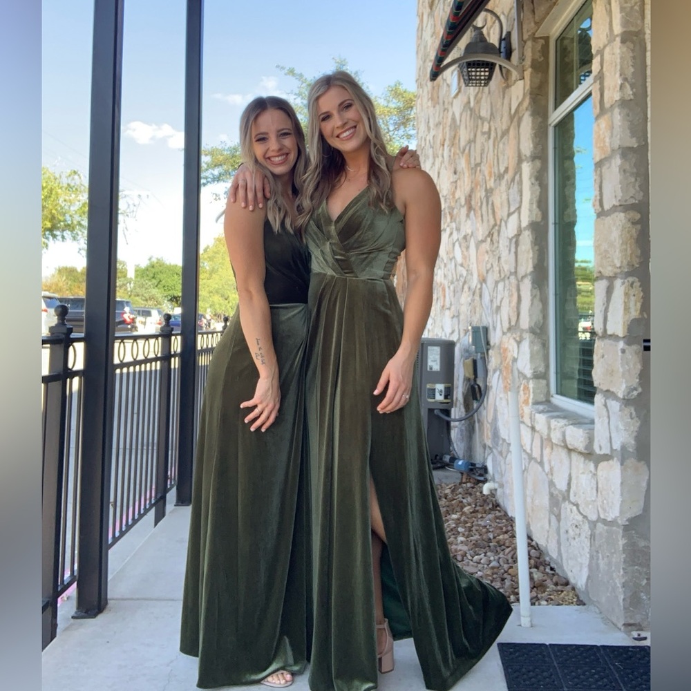 Jasmine bridesmaid dress. I’m 5’7 150 lbs muscular build. Worn once at a wedding